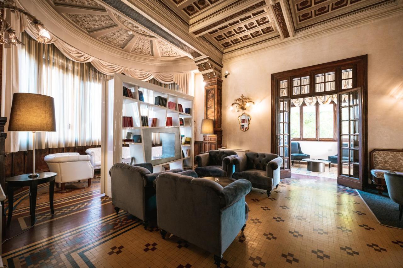 ריצ'יונה Hotel De La Ville מראה חיצוני תמונה