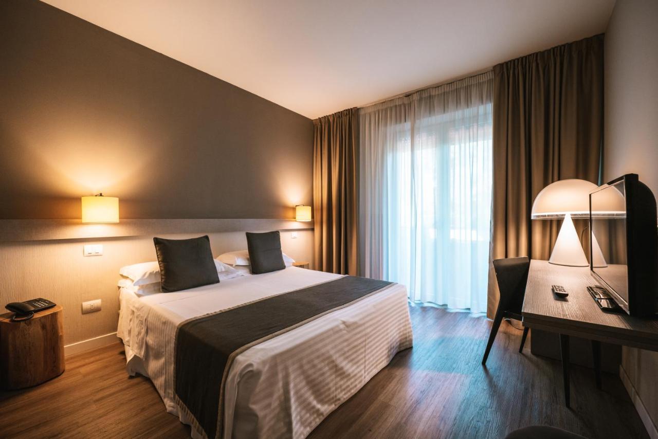 ריצ'יונה Hotel De La Ville מראה חיצוני תמונה