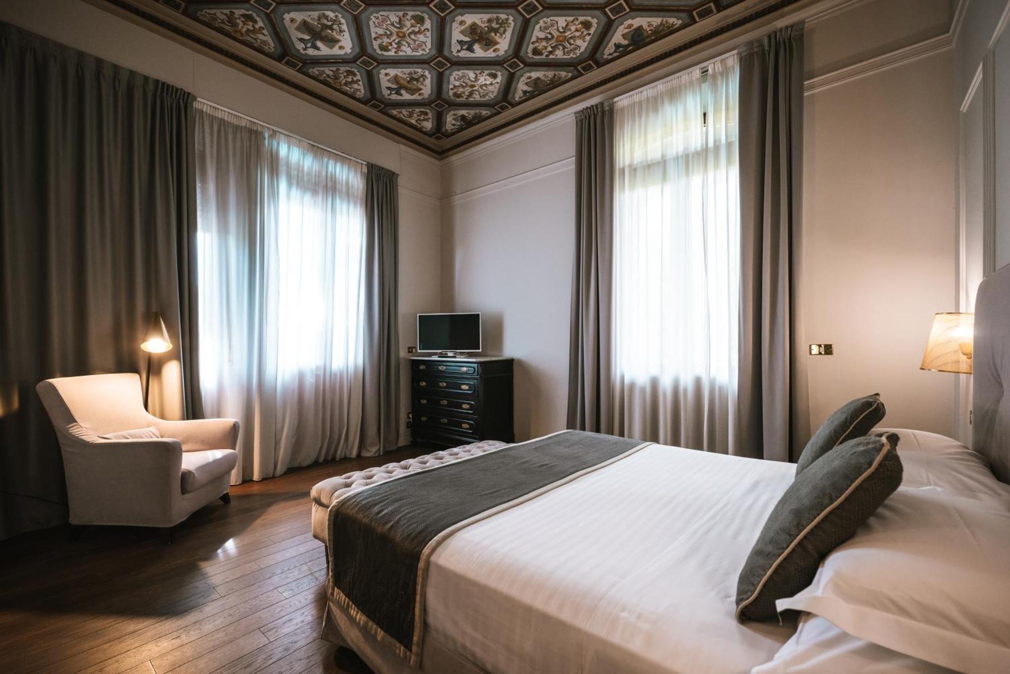 ריצ'יונה Hotel De La Ville מראה חיצוני תמונה
