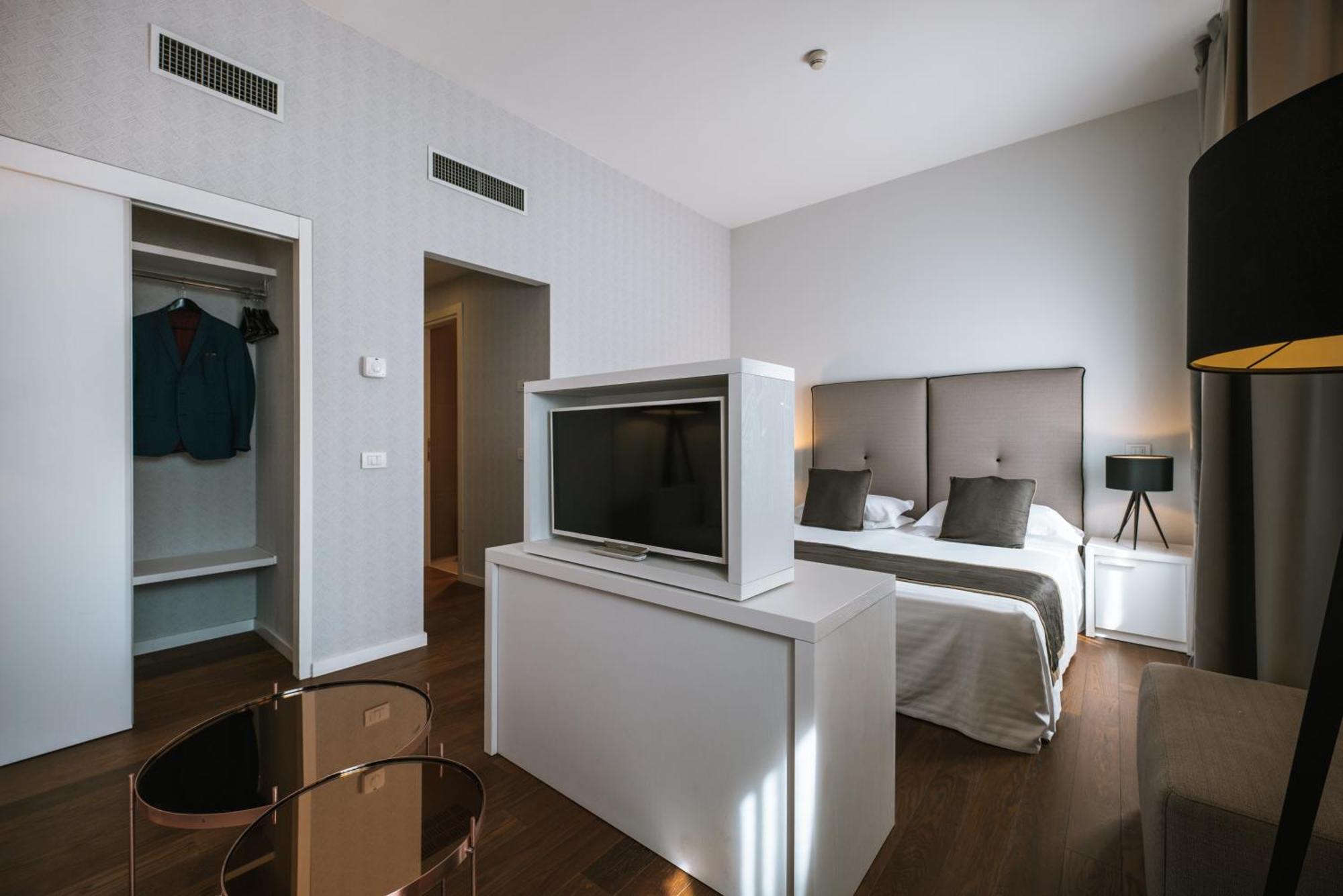ריצ'יונה Hotel De La Ville מראה חיצוני תמונה