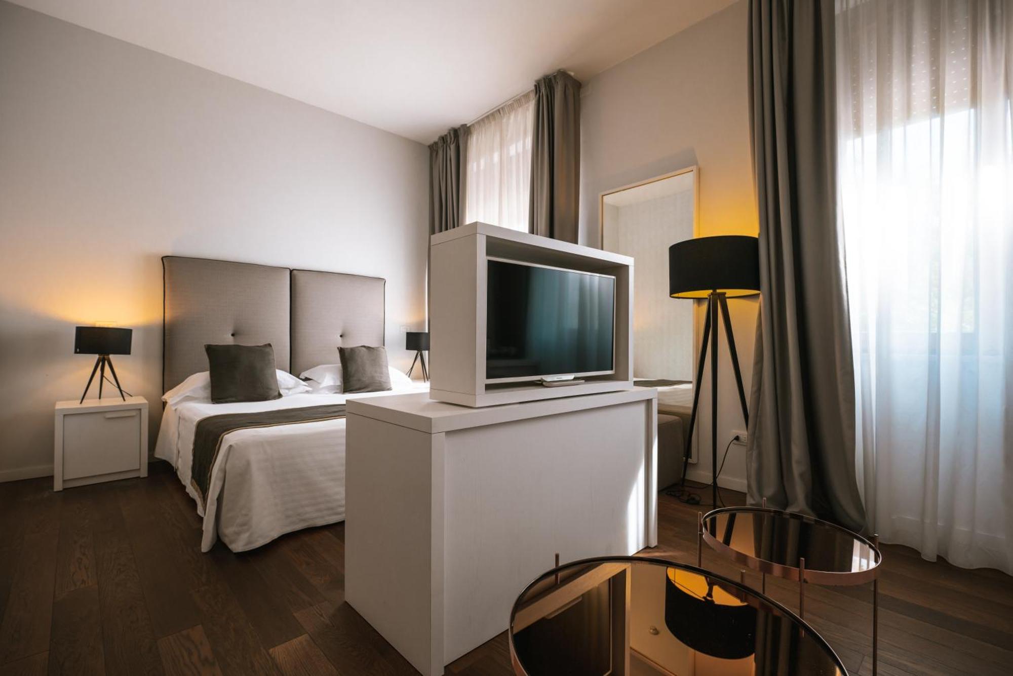 ריצ'יונה Hotel De La Ville מראה חיצוני תמונה