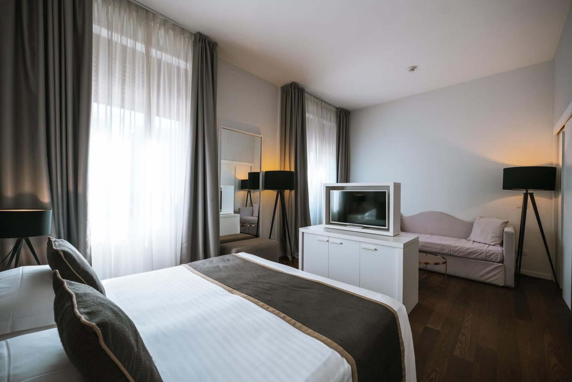 ריצ'יונה Hotel De La Ville מראה חיצוני תמונה